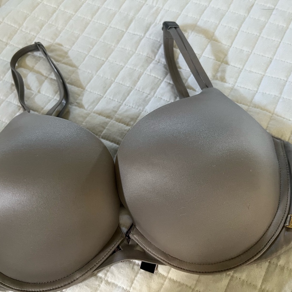 NWT Victoria Secret Bra 32DD Platinum